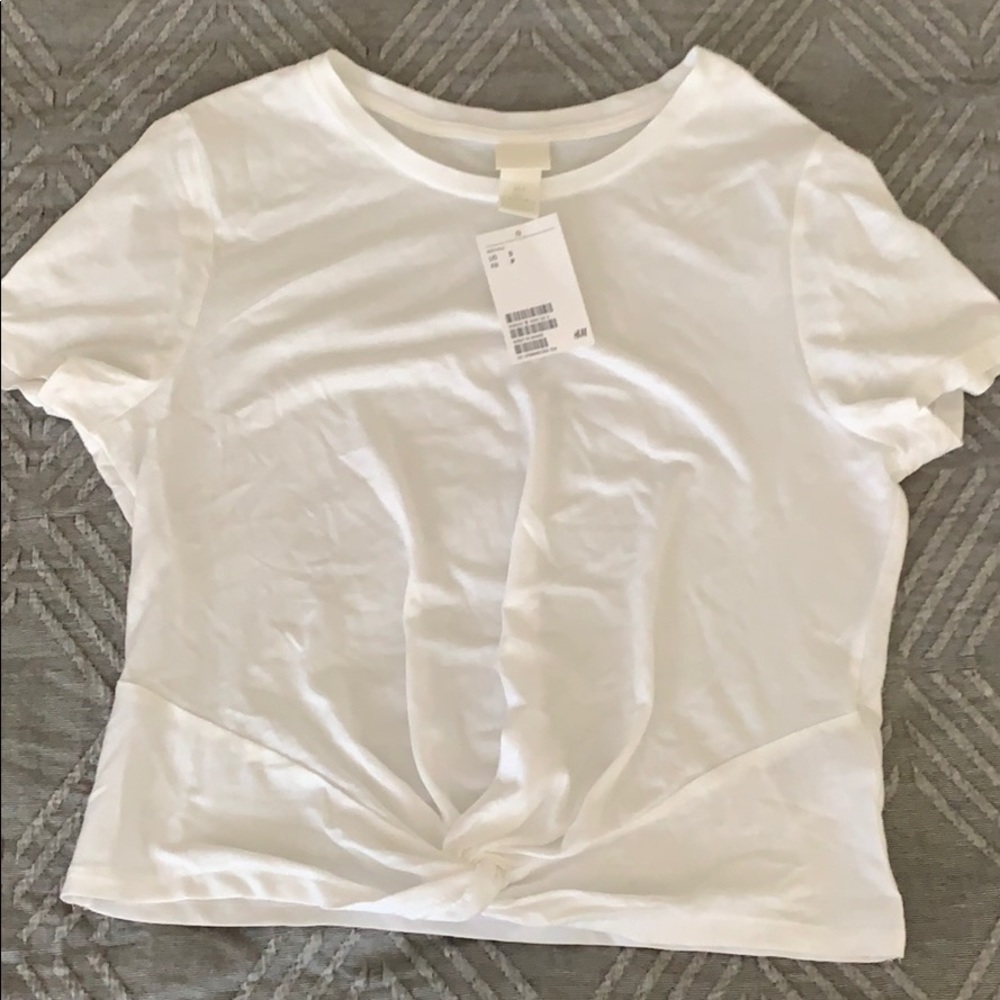 Basic T-shirt with tie